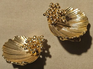 Schmuck - Vintage Ohrringe - goldfarbene Fassung - Muschel Design - Clip On - Bild 1 von 3