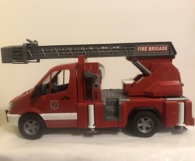 Camión de bomberos de juguete Bruder Mercedes vintage 1:16. Foto 1 de 4