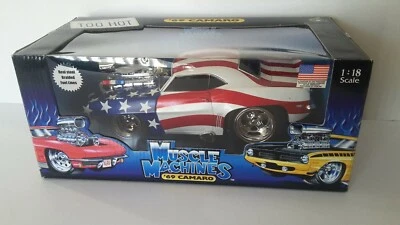 Muscle Machines 1: 5.5m69 Camaro Bianco Rosso & Blu / Stars & Strisce - Immagine 1 di 4