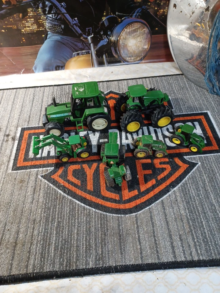 Tractor de juguete John Deere colección Americana Estados Unidos Agricultores Alimentar al mundo  Foto 1 de 4