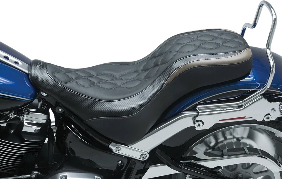 Asiento Mustang Day Tripper para Harley Softail Fat Boy 2018-2021 114 FLFBS FLFB Foto 1 de 1