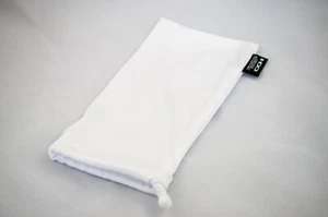 Auténtica bolsa de almacenamiento de limpieza de gafas de sol Oakley Half Jacket 2.0 blanca de microfibra - Imagen 1 de 1