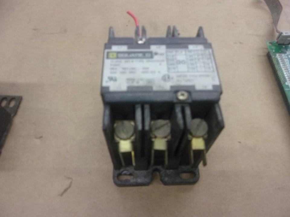 OEM SQUARE D 8910 DPA33S44 CONTACTOR  240 VOLT - Image 1 of 1