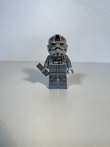 Lego Mini Figure –AT-AT Driver - Picture 1 of 5