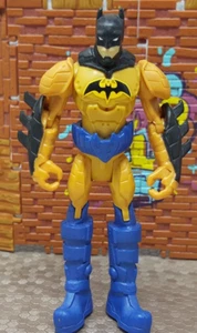 dc collectibles 3.75" inch unique gold/yellow batman action figure toy - Picture 1 of 3