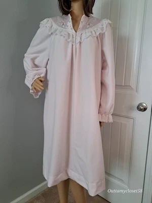 Roupão de lã rosa vintage. Sears Apostrophe, tamanho M (12-14). CD Trans Sissy Fem - Imagem 1 de 4