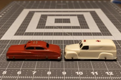 Coches de 4" Tootsie Toys Red Fire Chief y ambulancia blanca restaurados Foto 1 de 4