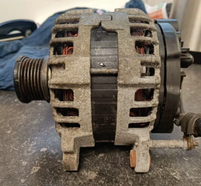 Alternador Audi A4 Avant B8.5 2014 - 03L 903 023 K Foto 1 de 4