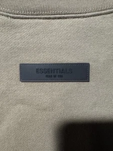 Fear Of God Essentials Langarm Rundhals Gr. Medium - hellbraun - Bild 1 von 3