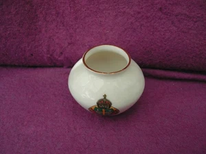 GOSS Crested China KETTERING URN. ARMS OF ABINGDON Crest - Picture 1 of 3