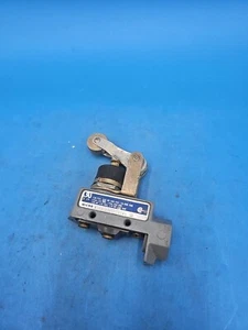 Microinterruttore limite Honeywell BZE6-2RN2. - Foto 1 di 6