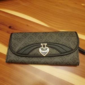 JUICY COUTURE LAKRITZ EDLE MOMENTE EINZELNER ZWICKELKLAPPE CLUTCH  - Bild 1 von 4