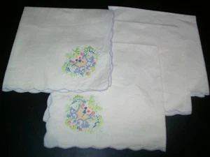 LINEN NAPKINS WITH CORNER FLORAL DESIGN--8" X 8"--TOTAL 4 - Picture 1 of 1