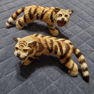 Pair of 2 Vintage Tiger Real Fur Souvenir Figurines 7 in - Picture 1 of 12