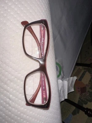 Rosa y negro.  Marcos de cristal perscritos Ray-Ban para mujer.  Foto 1 de 3