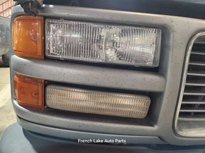 Passenger Right Headlight Composite Fits 96-02 GMC SAVANA 1500 VAN 1286568 - Image 1 of 4