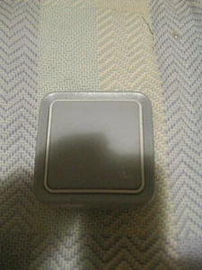 LEGRAND Wippschalter 069711 1polig FR AP grau - Brand New - Picture 1 of 2