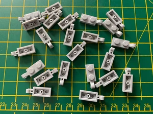 23 LEGO brand new light grey PLATE 1X2 W/holder lot Star Wars - Picture 1 of 1