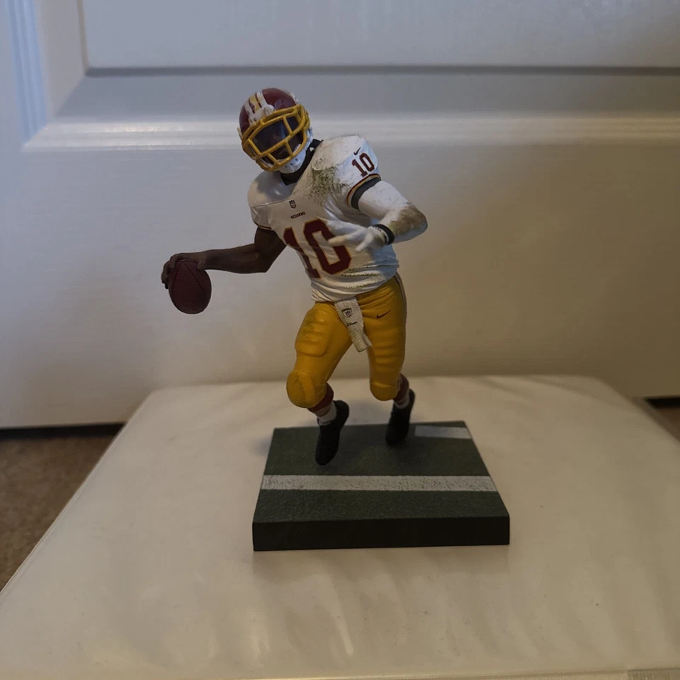 Figura de acción Robert Griffin III casco rojo selecciones deportivas serie 32 NFL Foto 1 de 2