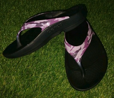 Sandalias OOfos OOlala Edición Limitada Púrpura Camufladas Cómodas Recuperación Para Mujer Talla 7  Foto 1 de 4