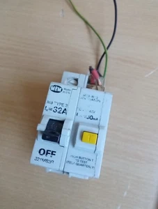 Mem Type 3 32A Breaker - Picture 1 of 1