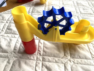 Pieza de pieza de rueda de paleta amarilla Discovery Toys Marbleworks Marble Run Foto 1 de 3