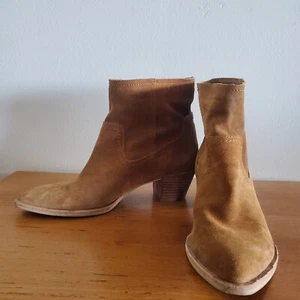 Botas Boho Western Dolce Vita Koda Tobillo Varilla Suave Marrón Claro Gamuza W 7.5 A209 - Imagen 1 de 14