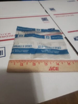GM Nos 1975-77  CORVETTE Retainer. FRT SD SHLDR Strap Frt Clip - Image 1 of 3