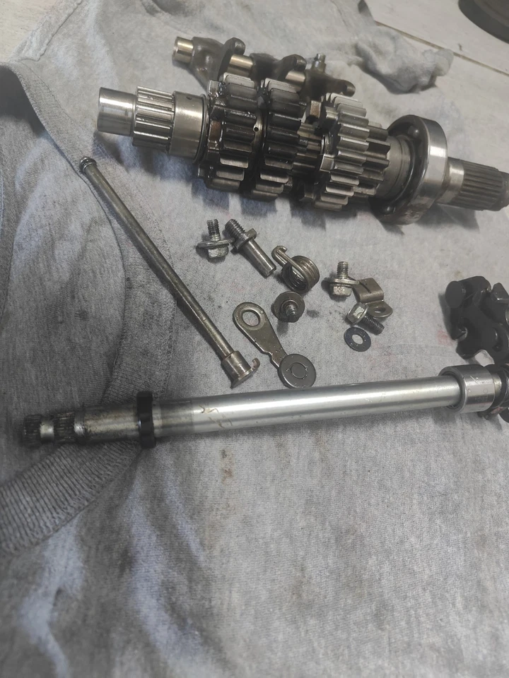 Caixa de engrenagens 2008 CBR1000RR e drone de câmbio com todas as suas ferragens (completo) - Imagem 1 de 4