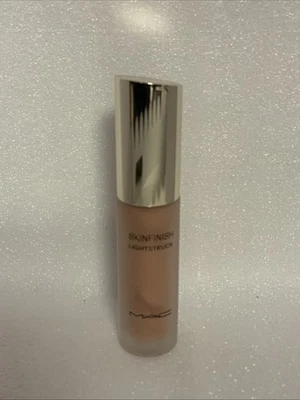 Mac cosmetics Skinfinish Lightstruck Liquid Highlighter | Space Slippers - Image 1 of 4