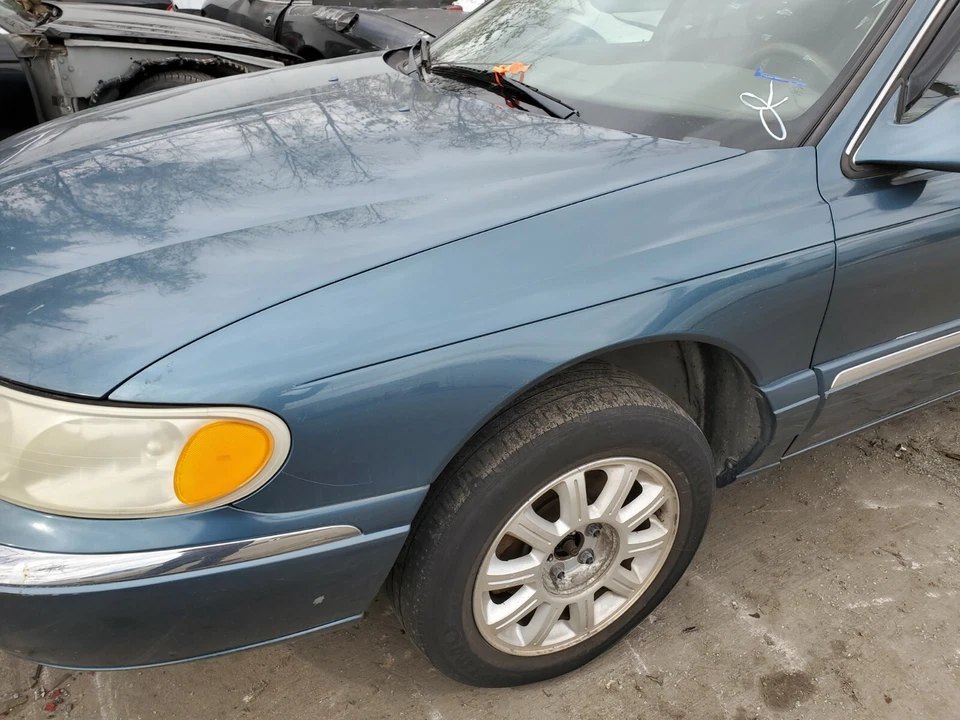 Guardabarros izquierdo Lincoln Continental 1998-1999-2000-2001-2002 azul Foto 1 de 1