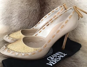 Gianni Versace High Heel Shoes-Pumps-Beige Leather/Gold Studs-EU 39.5-US 9-VTG - Imagen 1 de 14