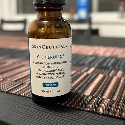 Skinceuticals C E Ferulic® (75 % completo) con 15 % de ácido L-ascórbico Foto 1 de 4