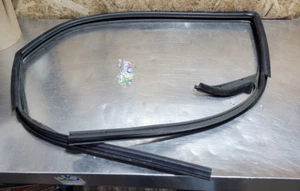 03-08 HONDA ELEMENT FRONT RIGHT PASSENGER DOOR GLASS CHANNEL SEAL WINDOW GASKET2 - Bild 1 von 7
