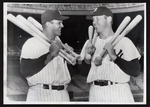 SLUGGERS! Yankees Hitters BILL SKOWRON & MICKEY MANTLE Powerful Vintage Photo - Picture 1 of 2