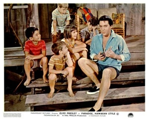 Tarjeta de vestíbulo original Paradise Hawaiian Style Elvis Presley tocando la guitarra para niños - Imagen 1 de 1