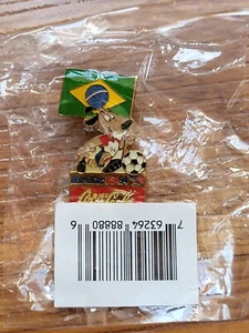 1994 FIFA World Cup USA Coca Cola Stryker Mascot Flag Pin Choose Your Country - Picture 1 of 12