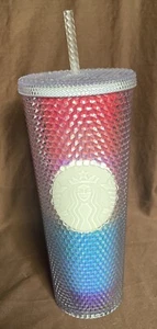 Carrello freddo borchiato Starbucks Venti Rainbow Pride con coperchio e paglia 24 once - Foto 1 di 8
