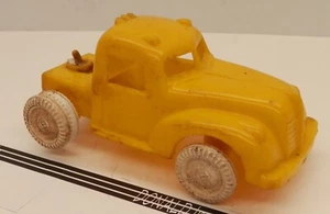 Juguete de plástico amarillo vintage con cabina Cheerio (nombre de marca) de aproximadamente 3,5" de largo - Imagen 1 de 2