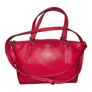 Vintage Borsa a tracolla Coach Mini Emma borsa a tracolla in pelle di ciottoli rossa Barbie - Foto 1 di 15