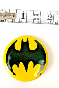 Pulsante pinback Batman DC Comic Inc 1940 vintage - diametro 1-3/4 - Foto 1 di 3