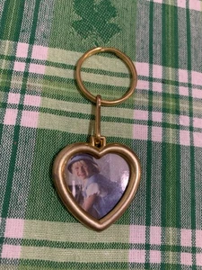 ❤️Vintage Gold Tone Heart Shape Photo Key Chain / Ring Picture Frame - Picture 1 of 6