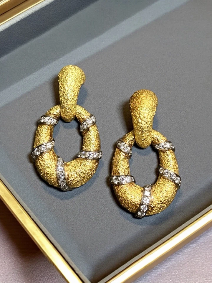 Pendientes llamadores vintage de platino de 18 quilates con diamantes Van Cleef & Arpels VCA Foto 1 de 4