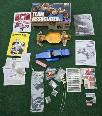 RC10 TEAM ASSOCIATED 1:10 Scale Electric Competition Off-Road Car Kit PARTS READ - Image 1 of 4