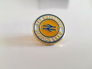 LEEDS UNITED METAL PIN BADGE THE NOTORIOUS SERVICE CREW