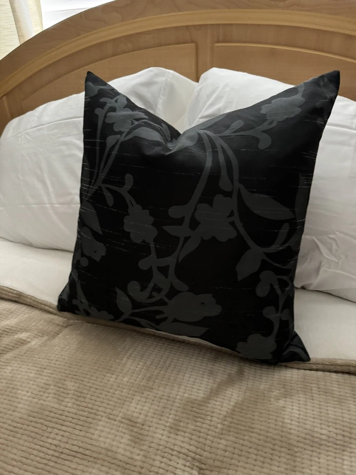 almohada pluma trow Foto 1 de 4