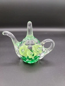 Vintage Kunst Glas Briefbeschwerer Joe St Clair Teekanne grün gelb Blumen  - Bild 1 von 10