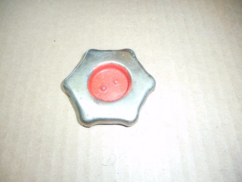 Tapa de llenado de aceite de motor Ferrari 308 Foto 1 de 1