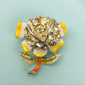 Flower Pin, Yellow Rhinestones and Enamel,  Vintage MidCentury - Picture 1 of 3