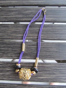Collana Choker Corda Viola Vintage anni '80 6" Barile Colore Oro e Perline Nere - Foto 1 di 3